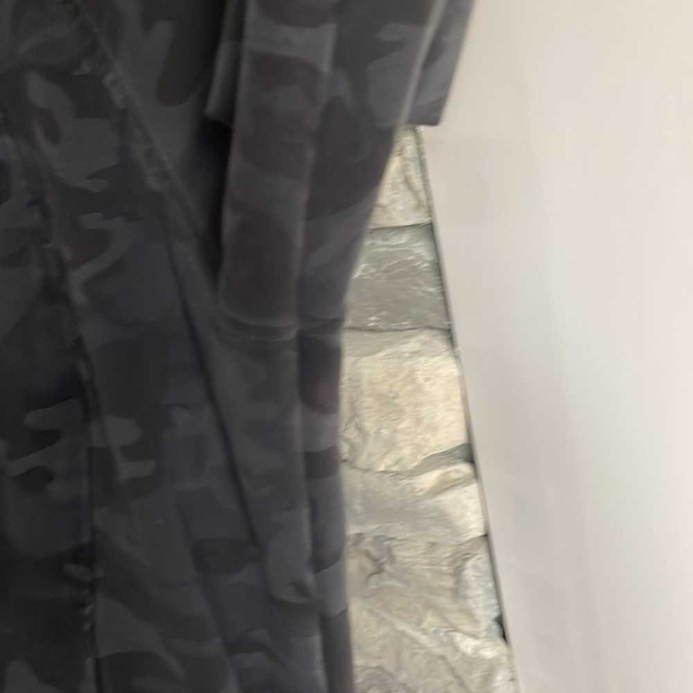Lululemon Camo Scuba Crew - Size 10 - Picture 8 of 10